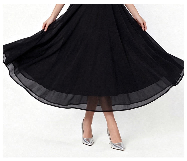 Vivienne Noir Lace Maxi Dress