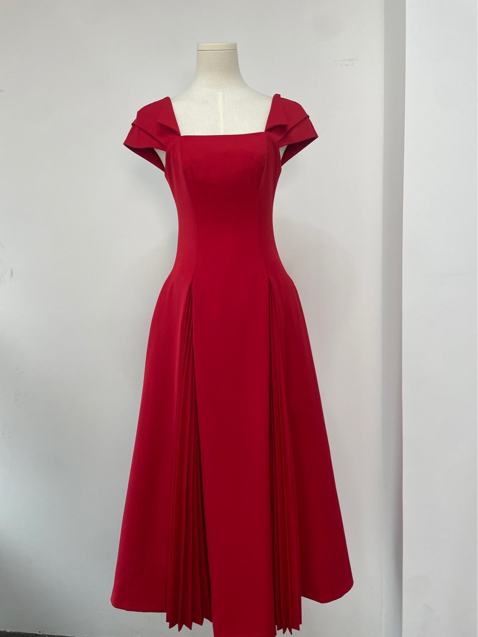 Apricot One-Shoulder Ruched Ball Gown – Elegant Crinkle Texture
