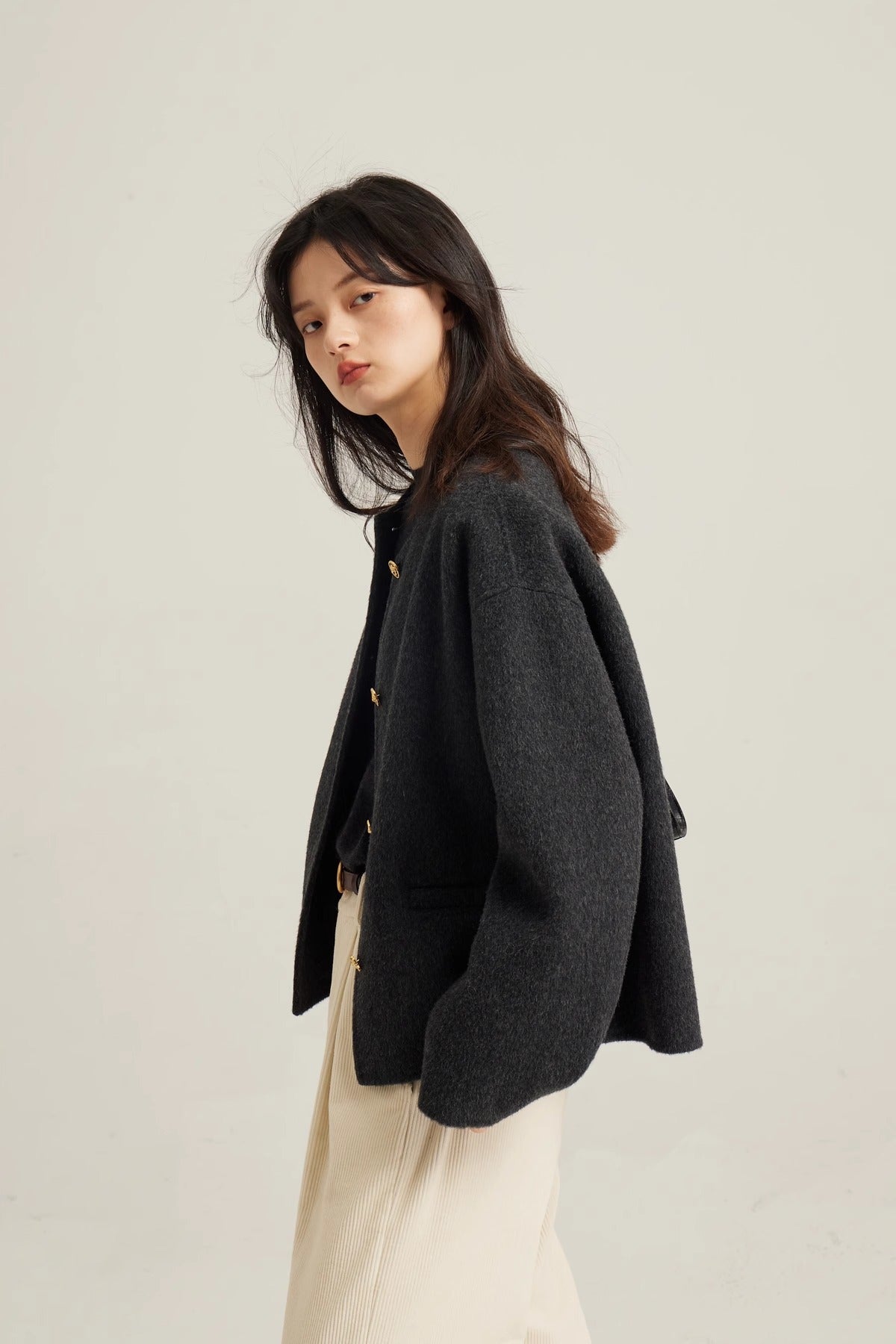 High-Quality Wool Short Coat – Elegant Round Neck Jacket