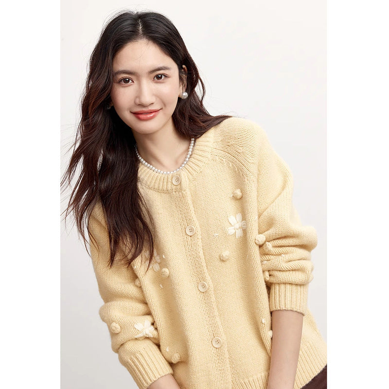 Hand-Embroidered Wool Cardigan – Elegant and Cozy Outerwear