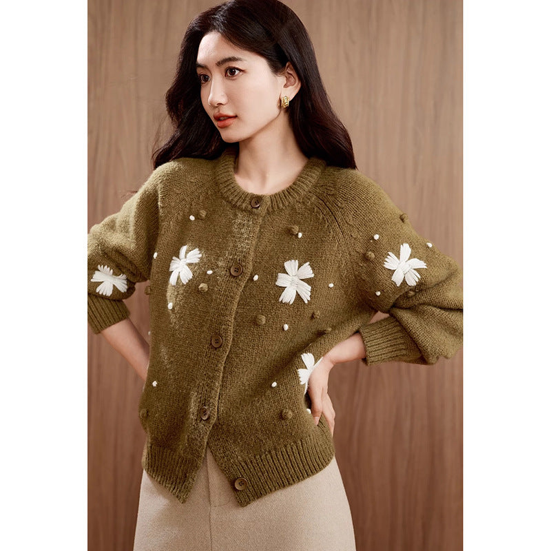 Hand-Embroidered Wool Cardigan – Elegant and Cozy Outerwear