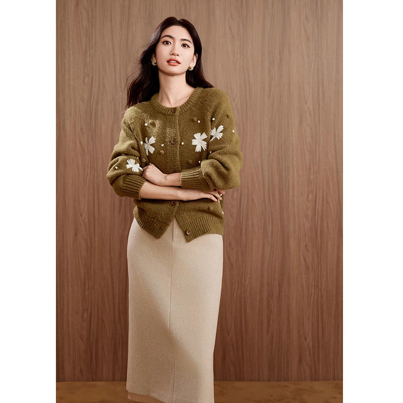 Hand-Embroidered Wool Cardigan – Elegant and Cozy Outerwear