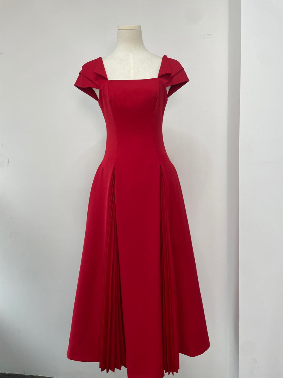 Apricot One-Shoulder Ruched Ball Gown – Elegant Crinkle Texture