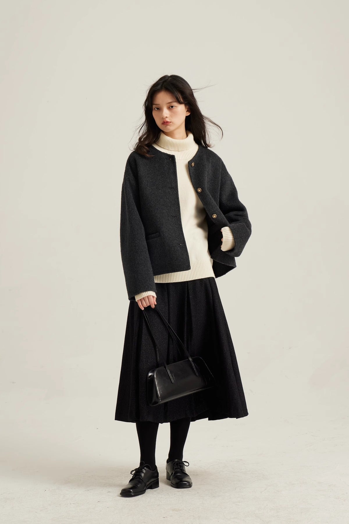 High-Quality Wool Short Coat – Elegant Round Neck Jacket