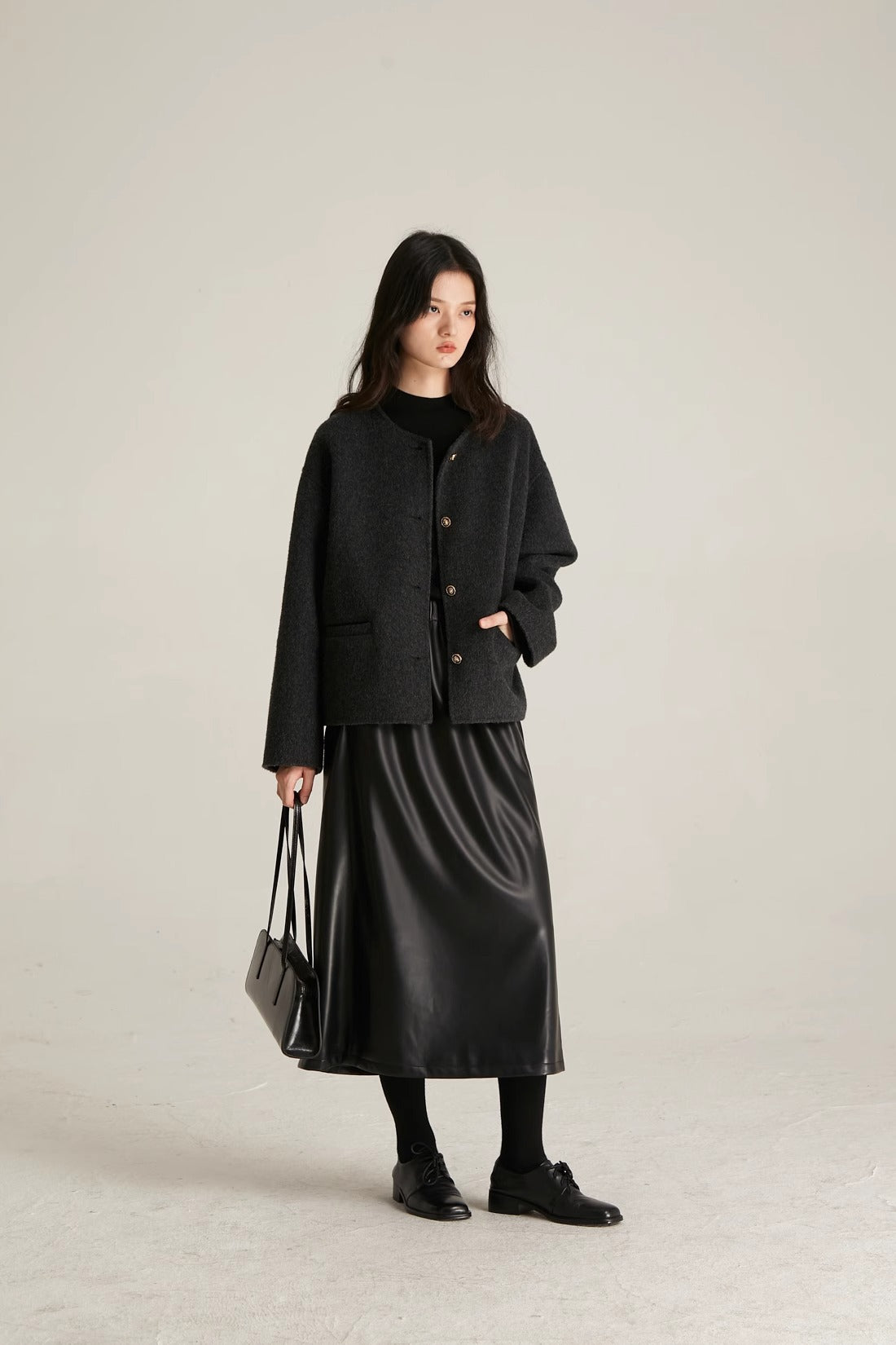 High-Quality Wool Short Coat – Elegant Round Neck Jacket