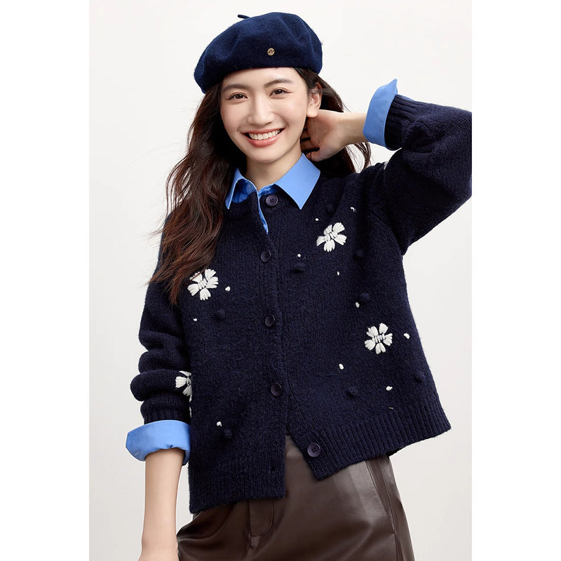 Hand-Embroidered Wool Cardigan – Elegant and Cozy Outerwear