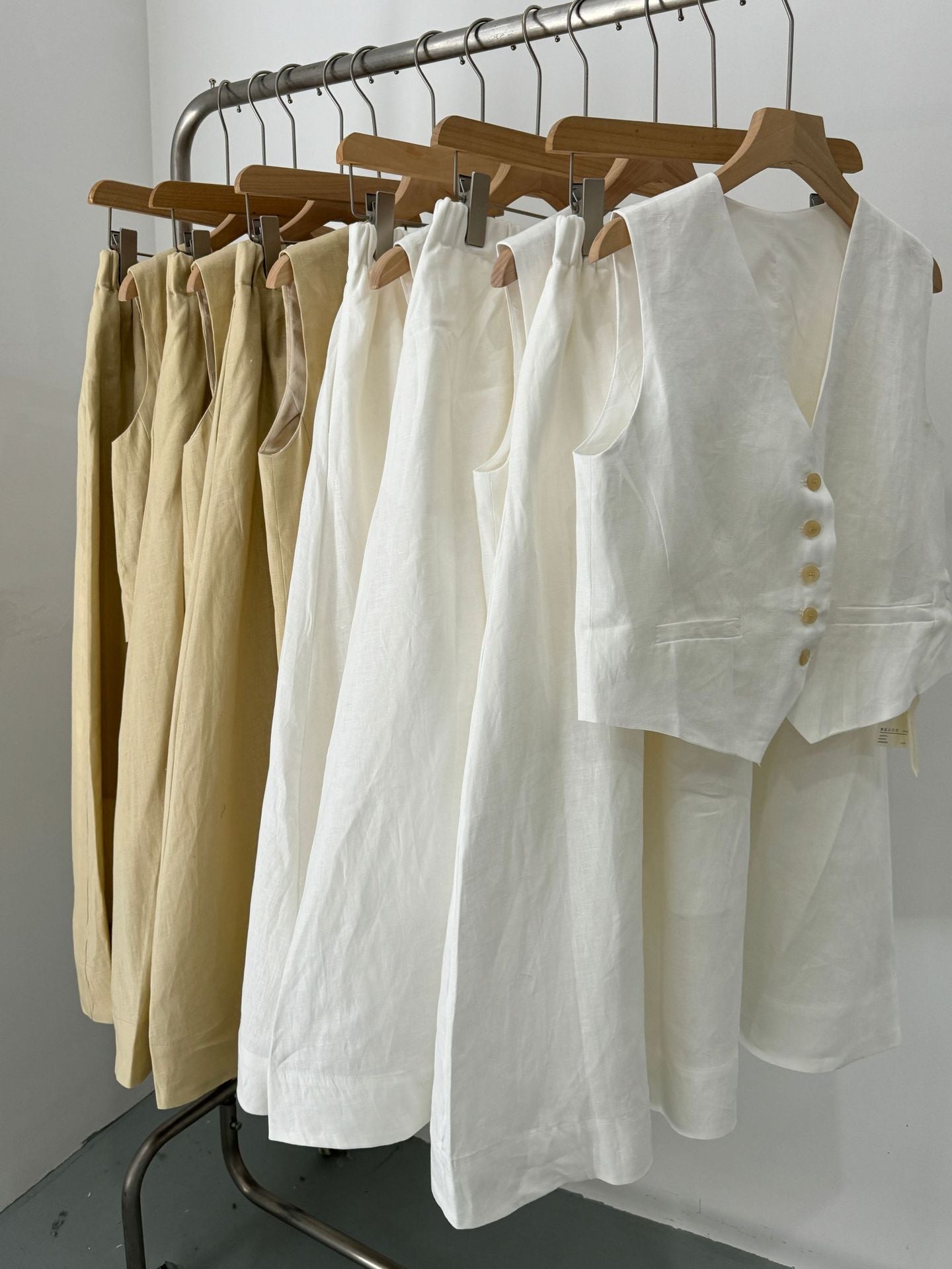 Linen Vest & Midi Skirt Set – Timeless Summer Elegance