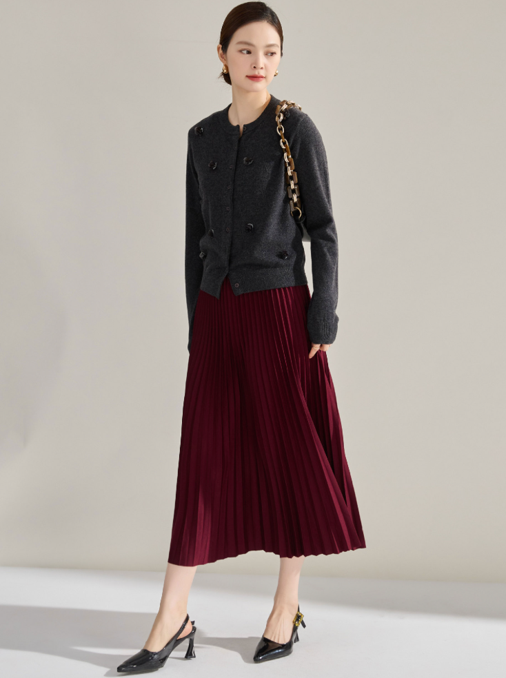 High-Waisted Pleated Midi Skirt – Elegant & Everyday Comfort