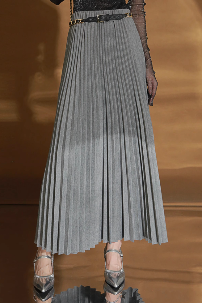 Pleated Knit Midi Skirt – Cashmere Blend Comfort & Elegance