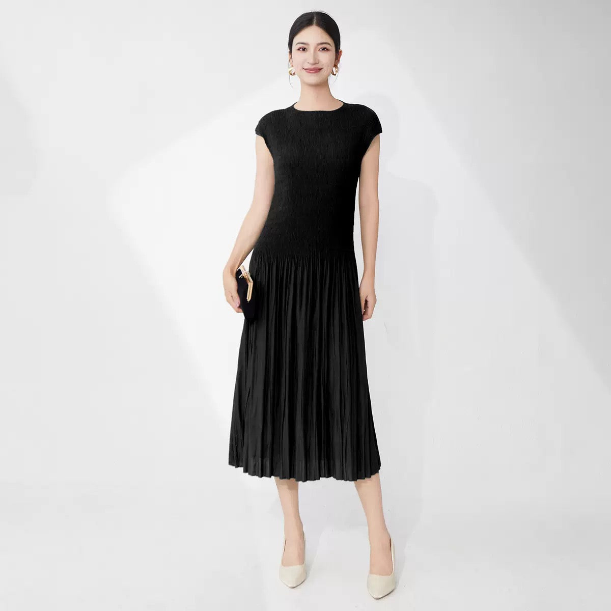 Everyday Pleated Midi Dress – Sleeveless Comfort Fit
