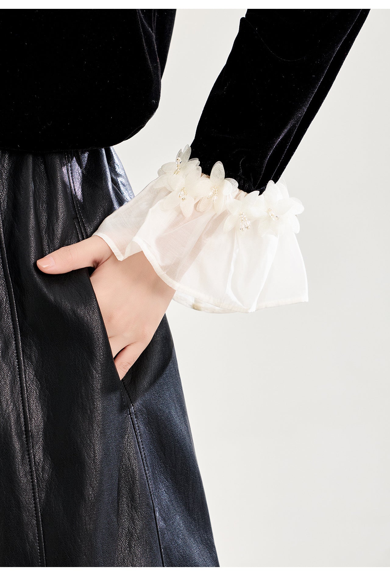 Floral Collar Velvet Blouse