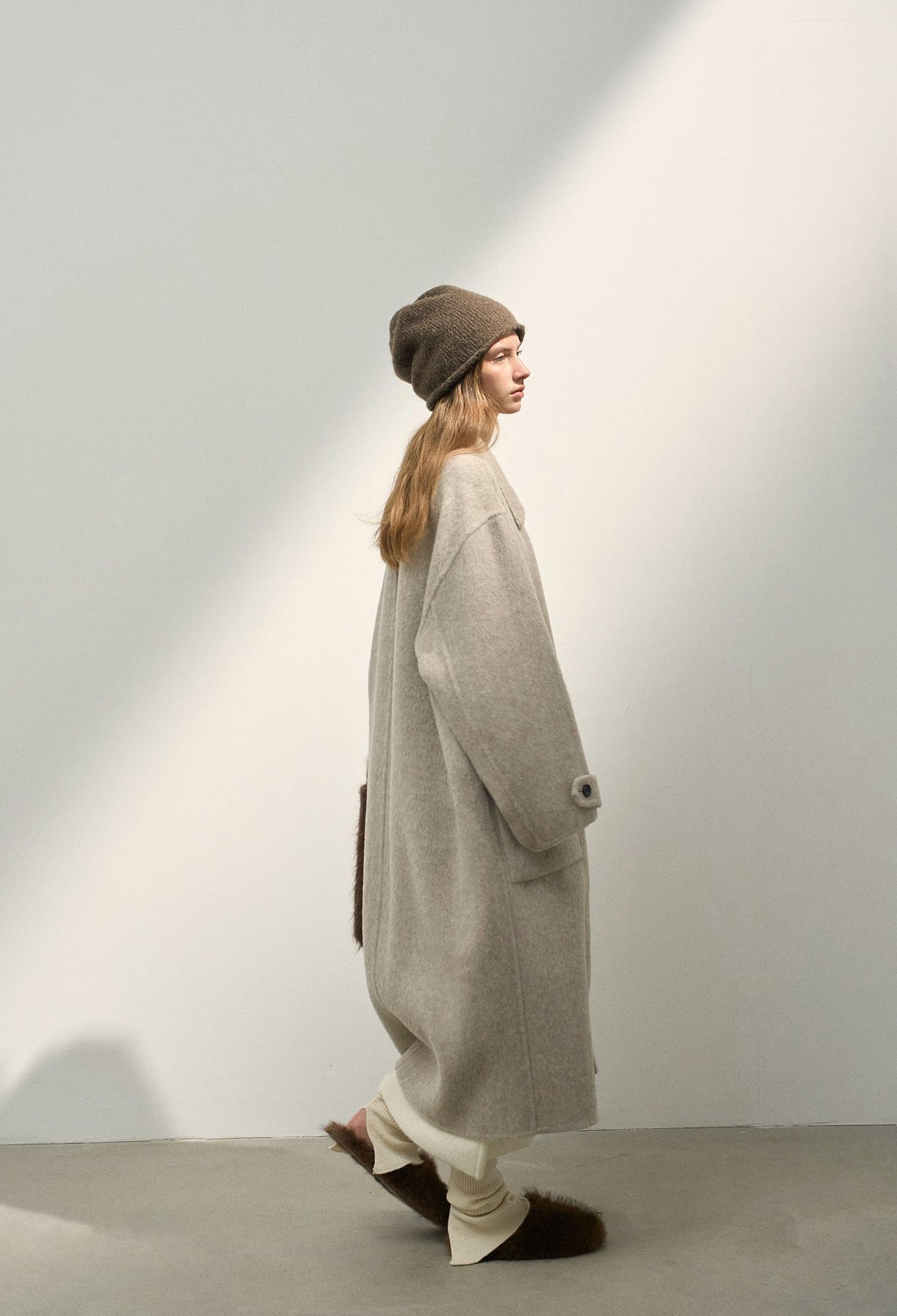 100% Wool Long Zip Coat – Timeless Warmth and Refined Simplicity