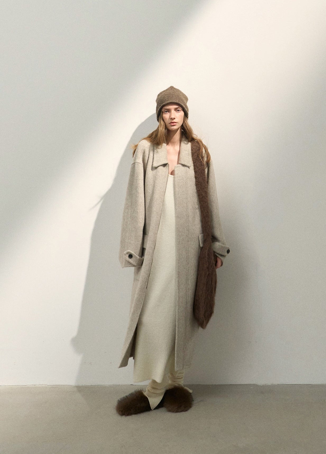 100% Wool Long Zip Coat – Timeless Warmth and Refined Simplicity