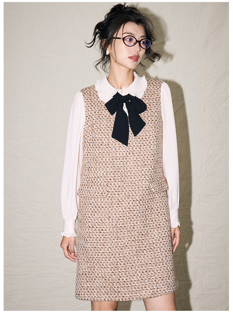 Contrast Collar Bow-Detail Pleated Dress