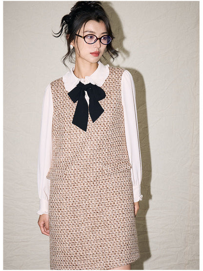 Contrast Collar Bow-Detail Pleated Dress