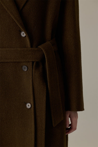 Cashmere Wool Structured Shoulder Coat – Timeless Elegance for Cold Days