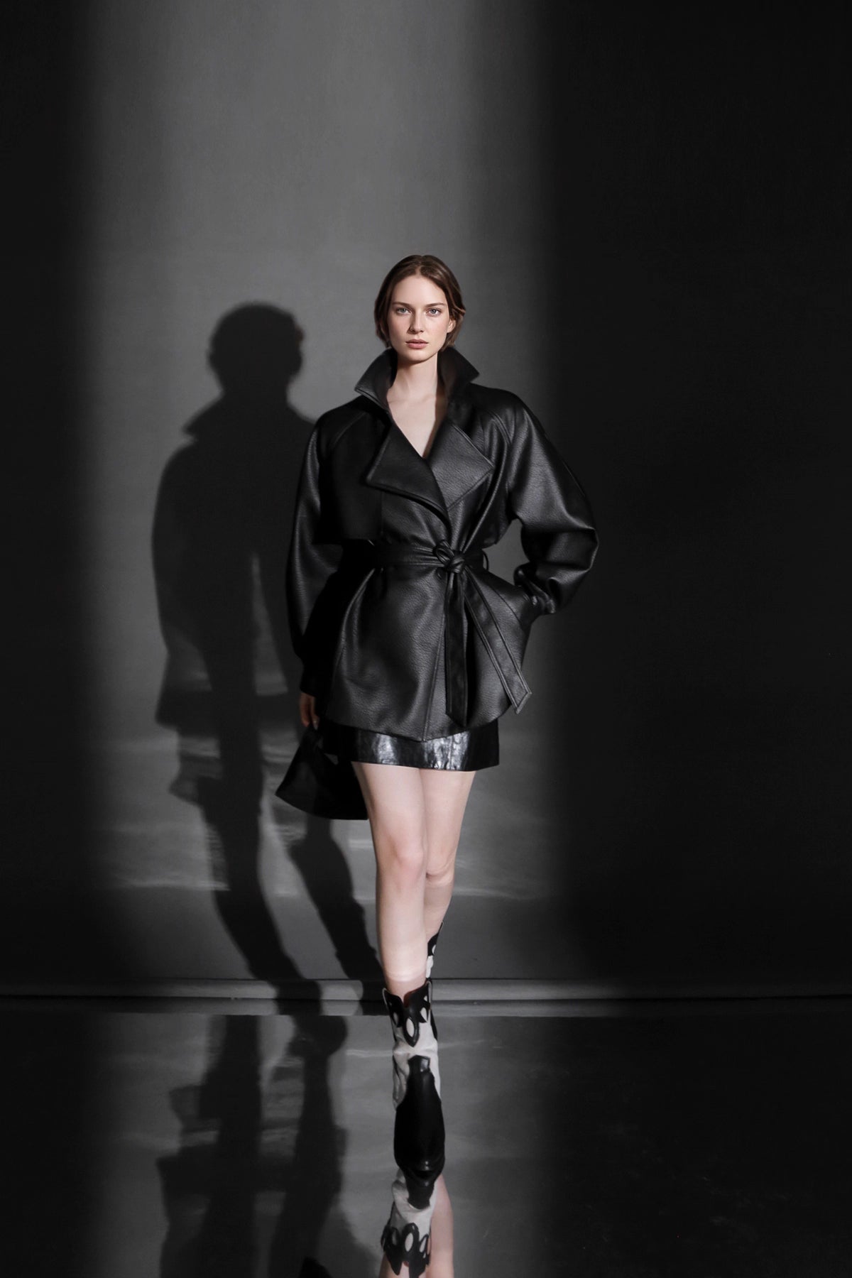 City Glow Balloon-Sleeve Faux Leather Jacket – Slim Fit Waist-Defined Design