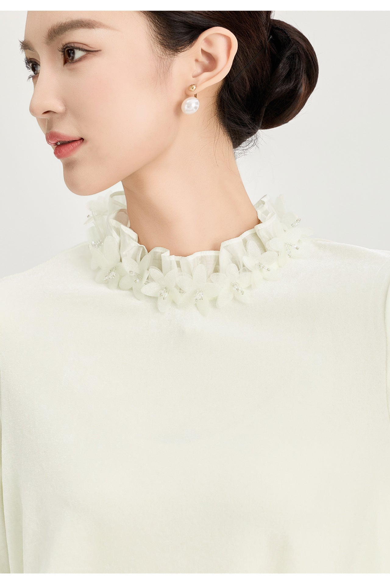 Floral Collar Velvet Blouse