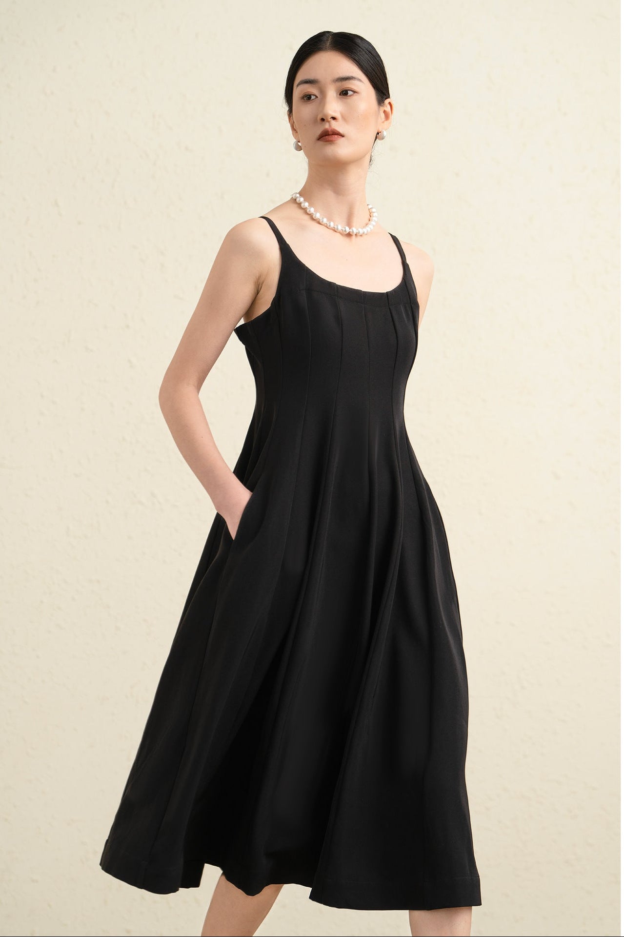 Noir Élise Square-Neck Midi Dress